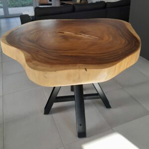 Entreprise menuiserie Oléron, table à manger en bois