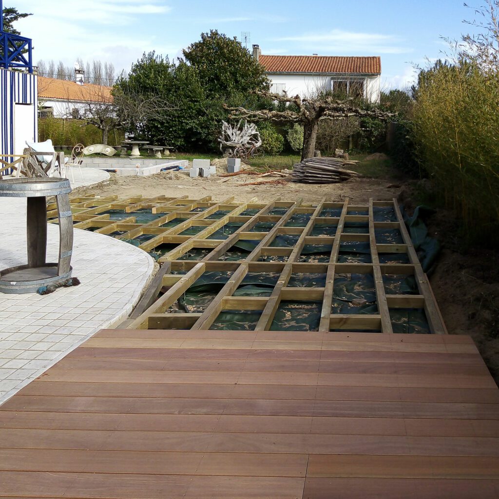 Menuiserie terrasses Oléron, solivage en bois pour terrasse